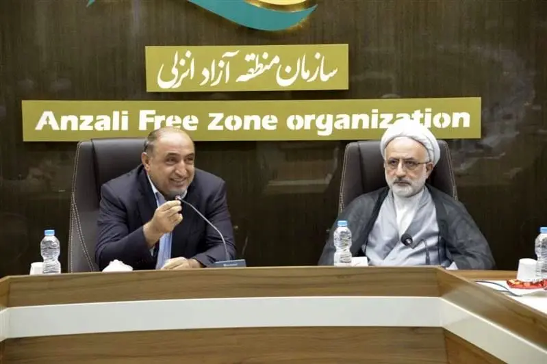  از کارکنان ایثارگر شاغل در سازمان منطقه آزاد انزلی تجلیل به عمل آمد

