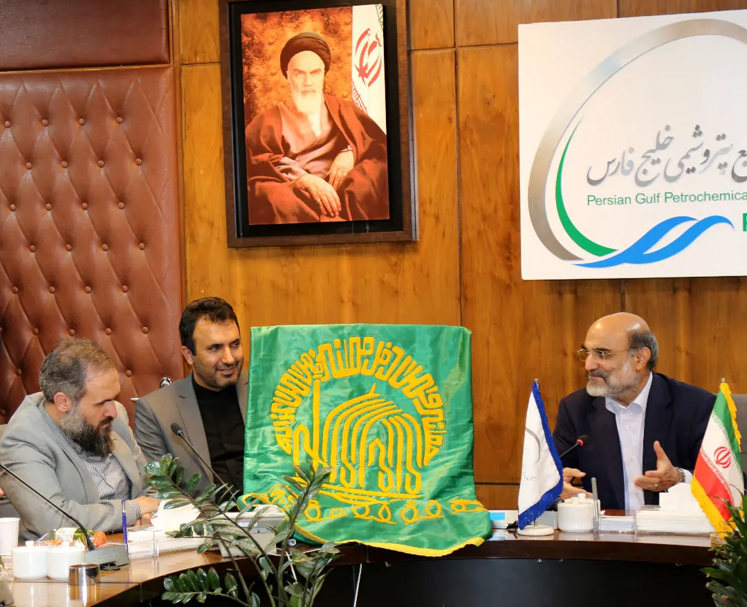 پرچم حرم امام رئوف به گروه صنایع پتروشیمی خلیج فارس آمد