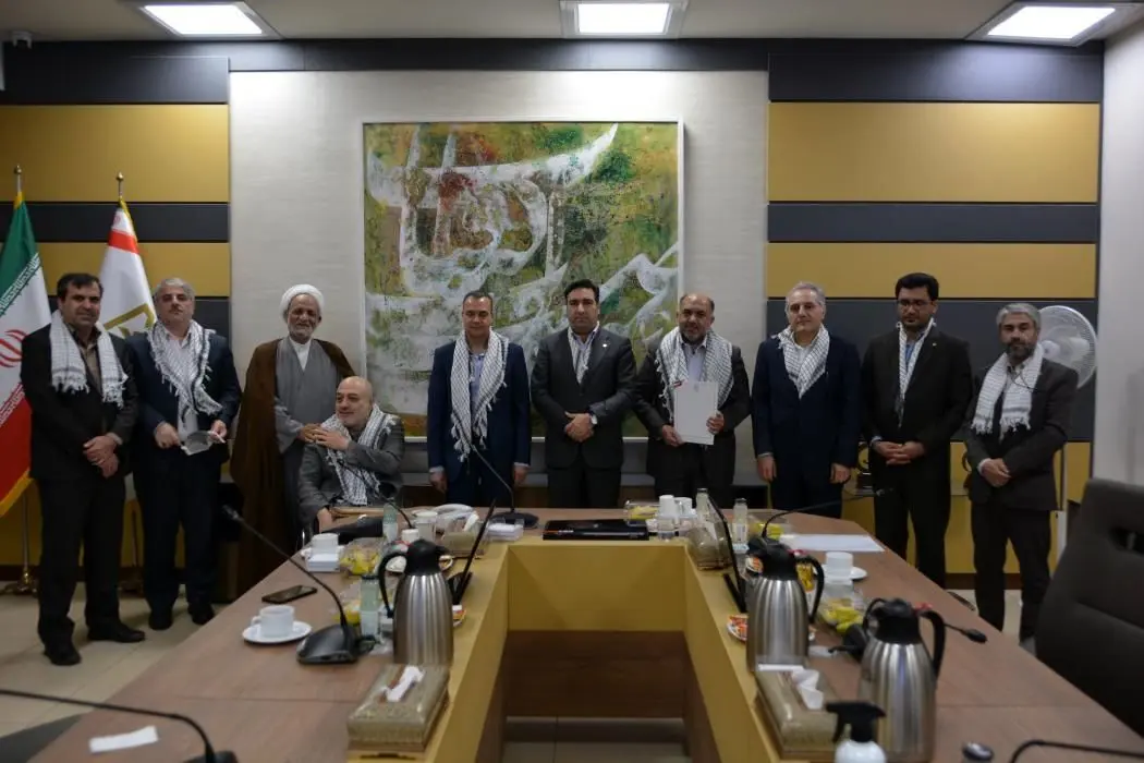 با حضور مدیرعامل و اعضای هیات مدیره آیین خاطره گویی دفاع مقدس و تبیین ارزش ها و آموزه های دفاع مقدس در بانک صنعت و معدن برگزار شد

