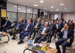 تقدیر از همکار و نماینده برتر  منطقه ۸ بیمه پاسارگاد توسط سندیکای بیمه گران استان گیلان