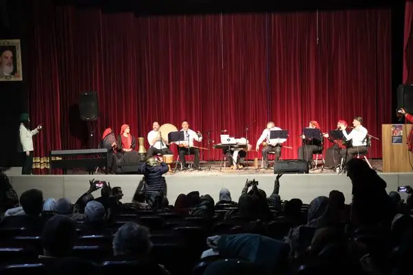 جشن شب یلدا با حضور بیش از ۳۰۰ نفر از افراد دارای معلولیت در فرهنگسرای اشراق

