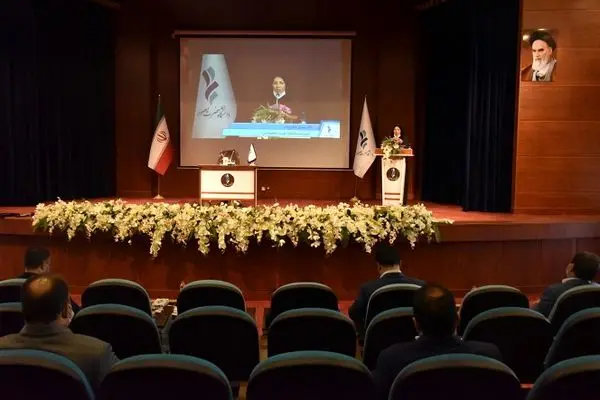 جسارت پذیرش مسئولیت و رویارویی با مشکلات ستودنی است

