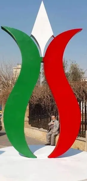 فضاسازی و نصب المانهای حجمی دهه فجر در منطقه ۱۳ تهران
