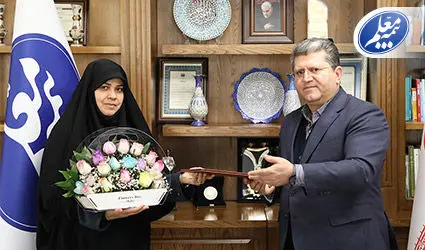 تقدیر مدیرعامل بیمه معلم از بانوان همکار

