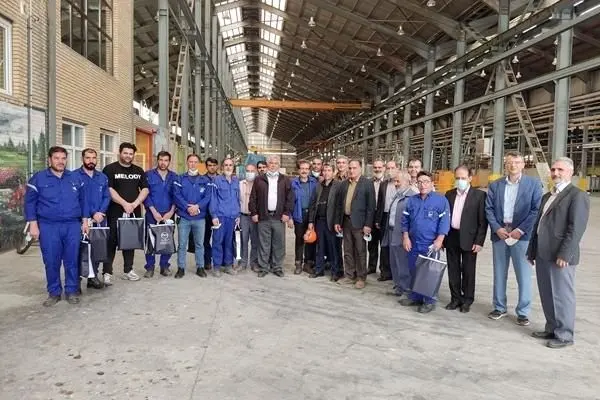  تجلیل نمادین از جمعی از کارگران تلاشگر در کارگاه مرکزی شرکت پتروشیمی شازند