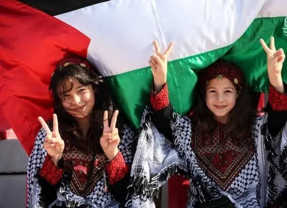 تماشاگران فلسطینی در جام ملت‌های آسیا + عکس