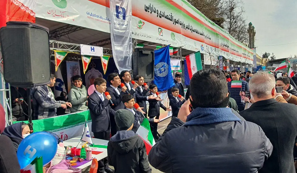 ​تاکید بر حمایت از اقتصاد و مردم در پایگاه بانک صادرات ایران در جشن ۲۲ بهمن

