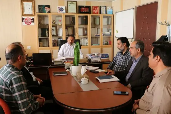 دیدار مدیر مخابرات منطقه مرکزی با شهردارخمین