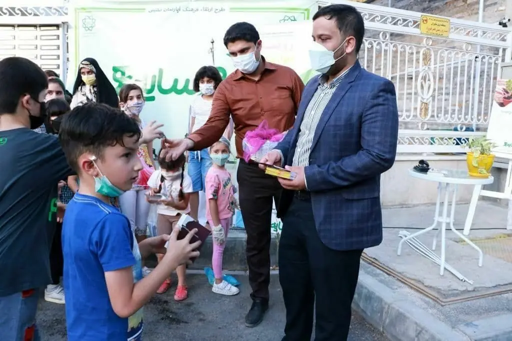  کودکان شمال تهران، محله را دیوارنگاری کردند 


