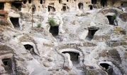 میمند روستای دستکند شگفت‌انگیز

