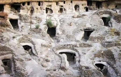 میمند روستای دستکند شگفت‌انگیز

