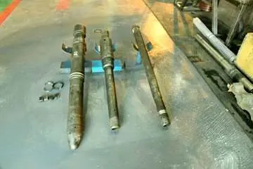 تعمیرچند قطعه و تجهیزات درون چاهی و صرفه جویی 30 میلیارد ریالی
