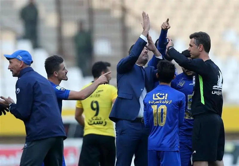 داور دیدار استقلال سپاهان محروم شد