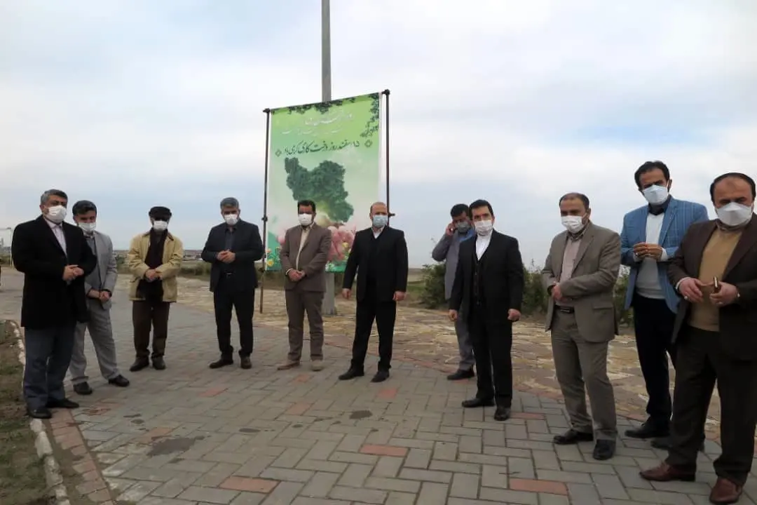  باحضور سرپرست سازمان منطقه آزاد انزلی تعدادی نهال غرص شد

