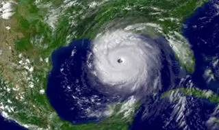 اتفاقی در استودیو خبر هنگام اجرای زنده مجری هواشناسی +عکس