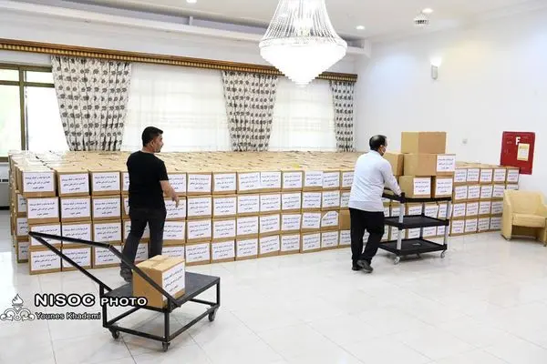 اهدای ۱۲ هزار بسته غذایی در قالب طرح کمک مومنانه