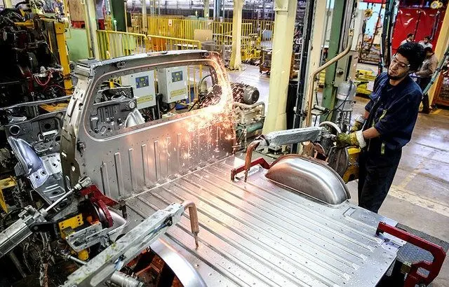 کاهش ۶۱.۶ درصدی تولید وانت در آذرماه