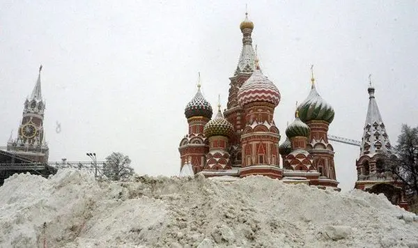 بارش سنگین برف رکورد ۶۸ ساله مسکو را شکست + عکس
