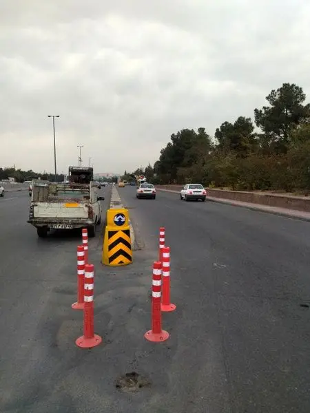 ایمن سازی مسیر های منتهی به مدارس منطقه 19 با نصب 100 عدد استوانه ترافیکی

