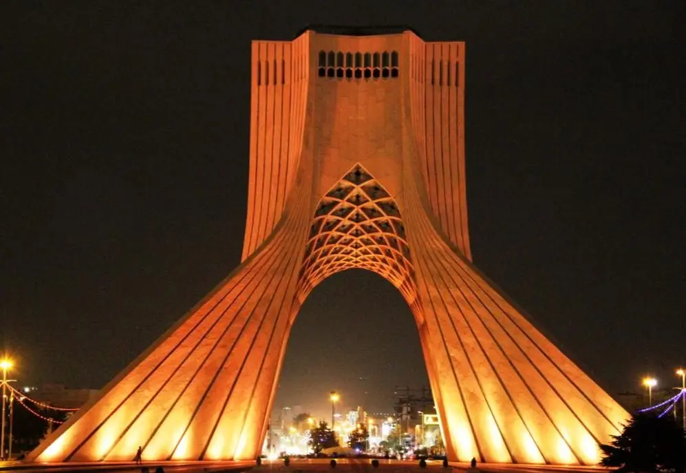 برج آزادی نارنجی شد


