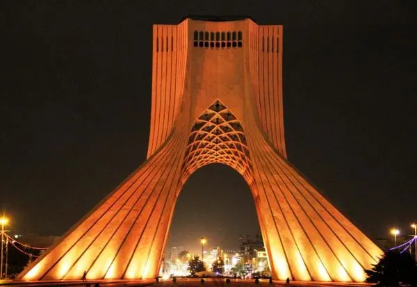 برج آزادی نارنجی شد