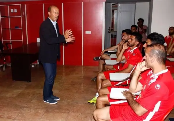 اقدام عجیب سرمربی پرسپولیس برای کاهش هزینه