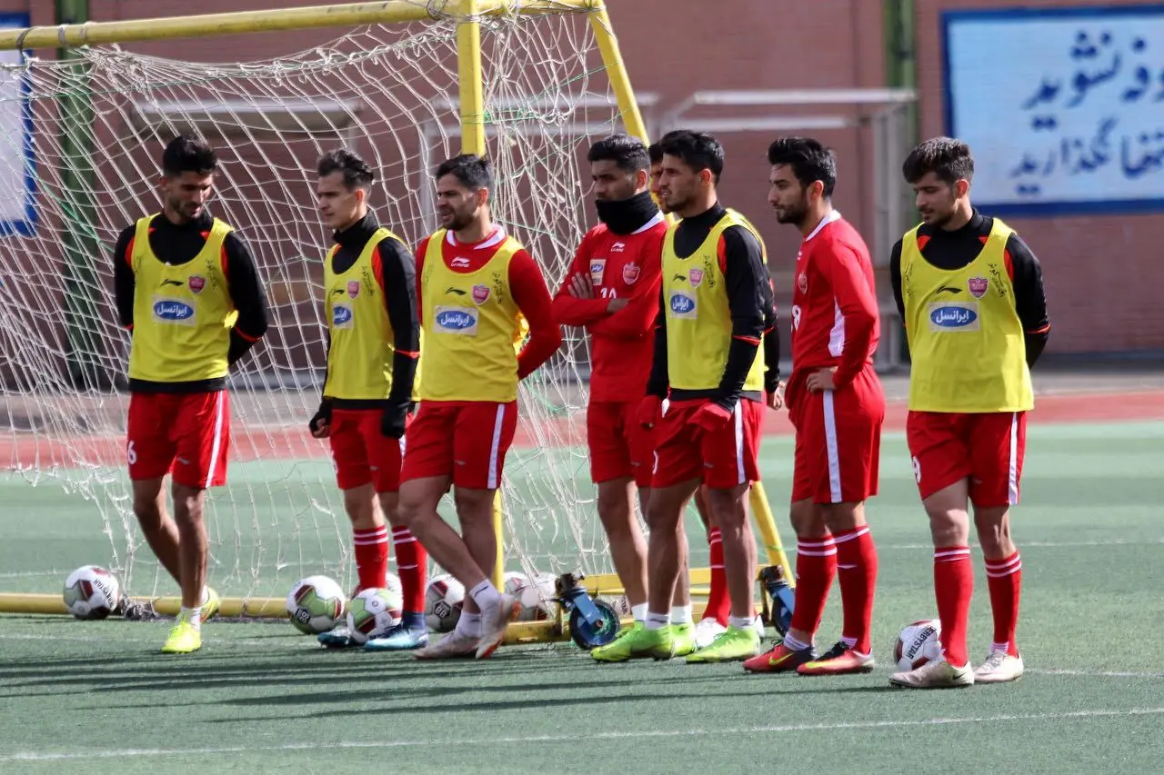 تمرین پرسپولیس روی چمن مصنوعی بدون 8 سرخپوش