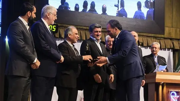  بانک پاسارگاد تندیس زرین جایزه ملی مدیریت مالی ایران را دریافت کرد
