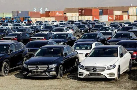 واردات خودروهای یک میلیاردی، بازار را تنظیم نمیکند