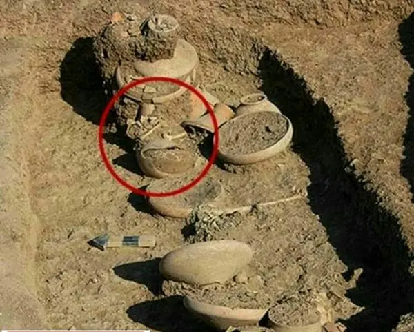 کشف کله پاچه در قبرهای باستانی+عکس