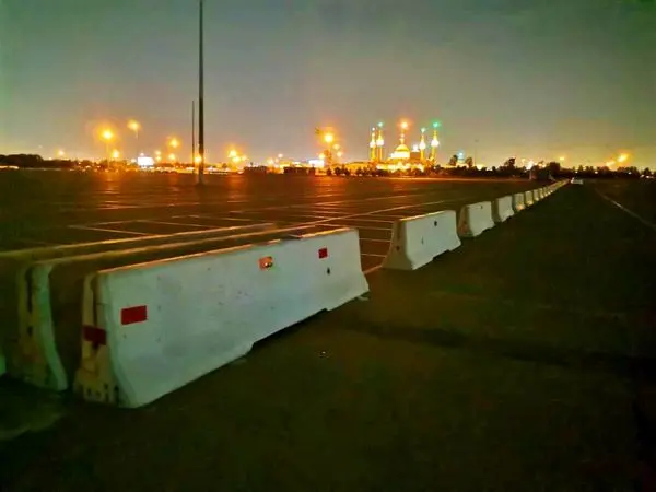 تفکیک پارکینگ استان ها با نصب 1704 متر نیوجرسی به منظور ساماندهی ترافیکی مراسم ارتحال بنیانگذار انقلاب