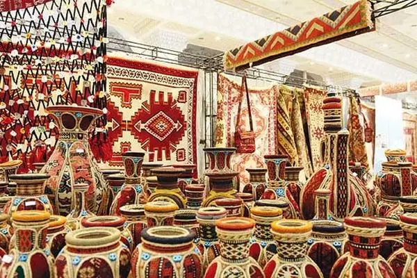 آشنایی مخاطبان اسپانیایی زبان «ایران» با صنایع دستی استان هرمزگان 