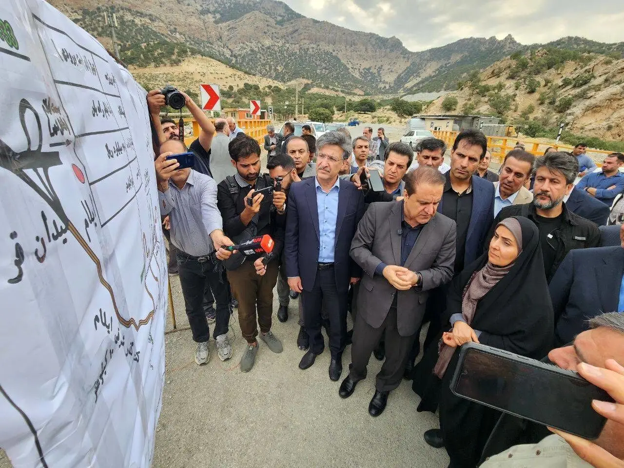 بازدید وزیر راه و شهرسازی از عملیات احداث باند دوم تونل آزادی 