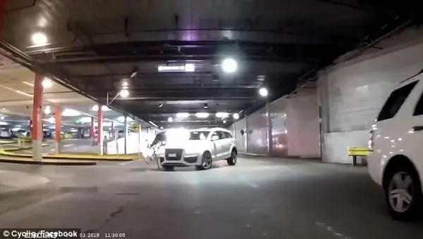 لحظه وحشتناک تصادف دوچرخه سوار با یک خودرو + عکس