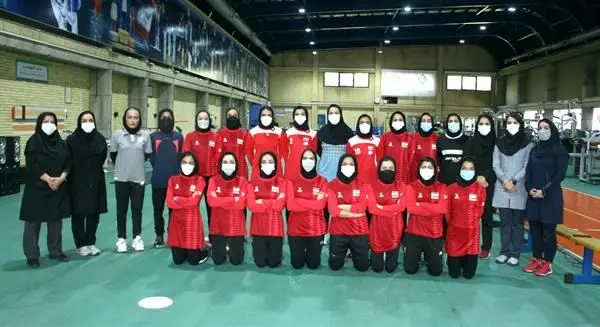 اعضای تیم ملی هاکی داخل سالن بانوان تست دادند