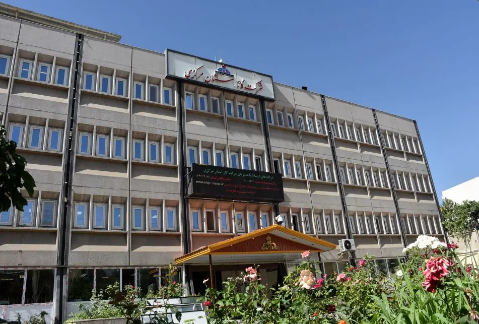 دونفر از کارکنان شرکت گاز استان مرکزی بعنوان کارمند نمونه در جشنواره شهیدرجایی صنعت نفت انتخاب گردیدند

