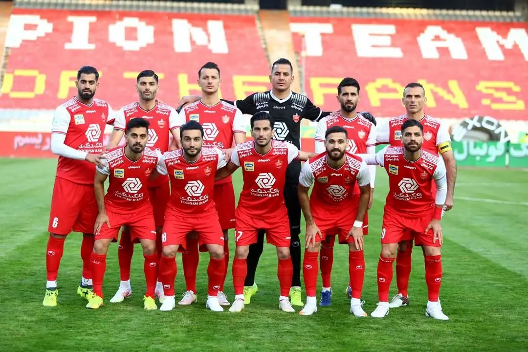 استقبال هواداران پرسپولیس از صدور کارت هواداری بانک گردشگری

