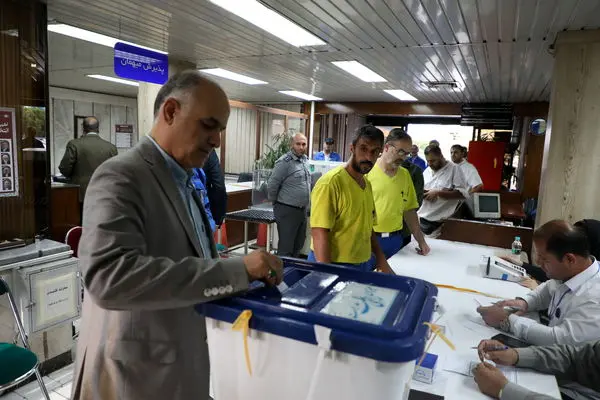 حضور مدیرعامل و کارکنان ایرانخودرو در چهاردهمین دوره انتخابات ریاست جمهوری