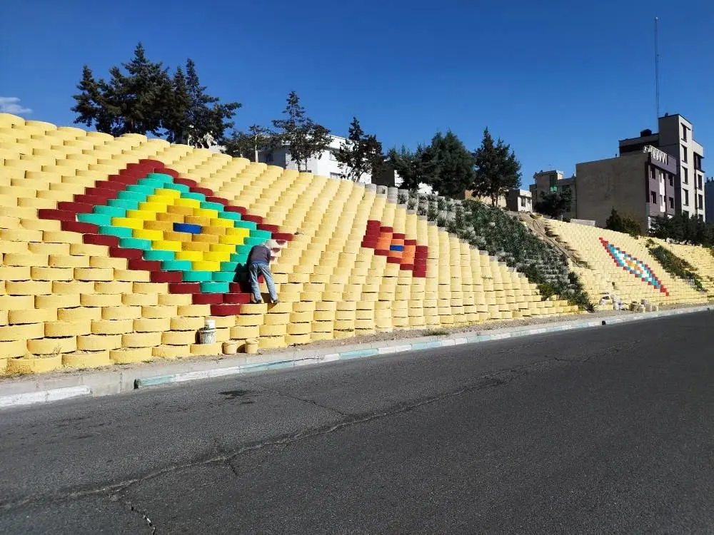 اجرای نقاشی سه‌بعدی در بزرگراه یادگار امام (ره)