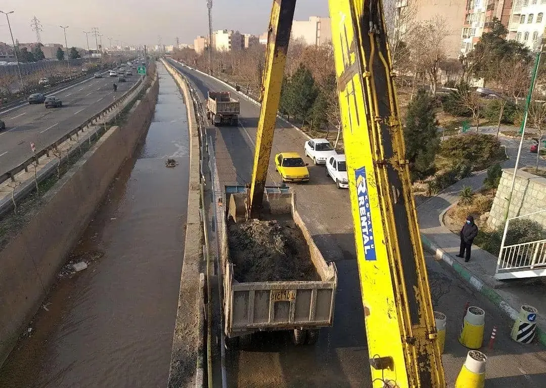 لایروبی و پاکسازی  مستمر ۳ هزار و ۹۰۰ متر از مسیل های منطقه ۱۳

