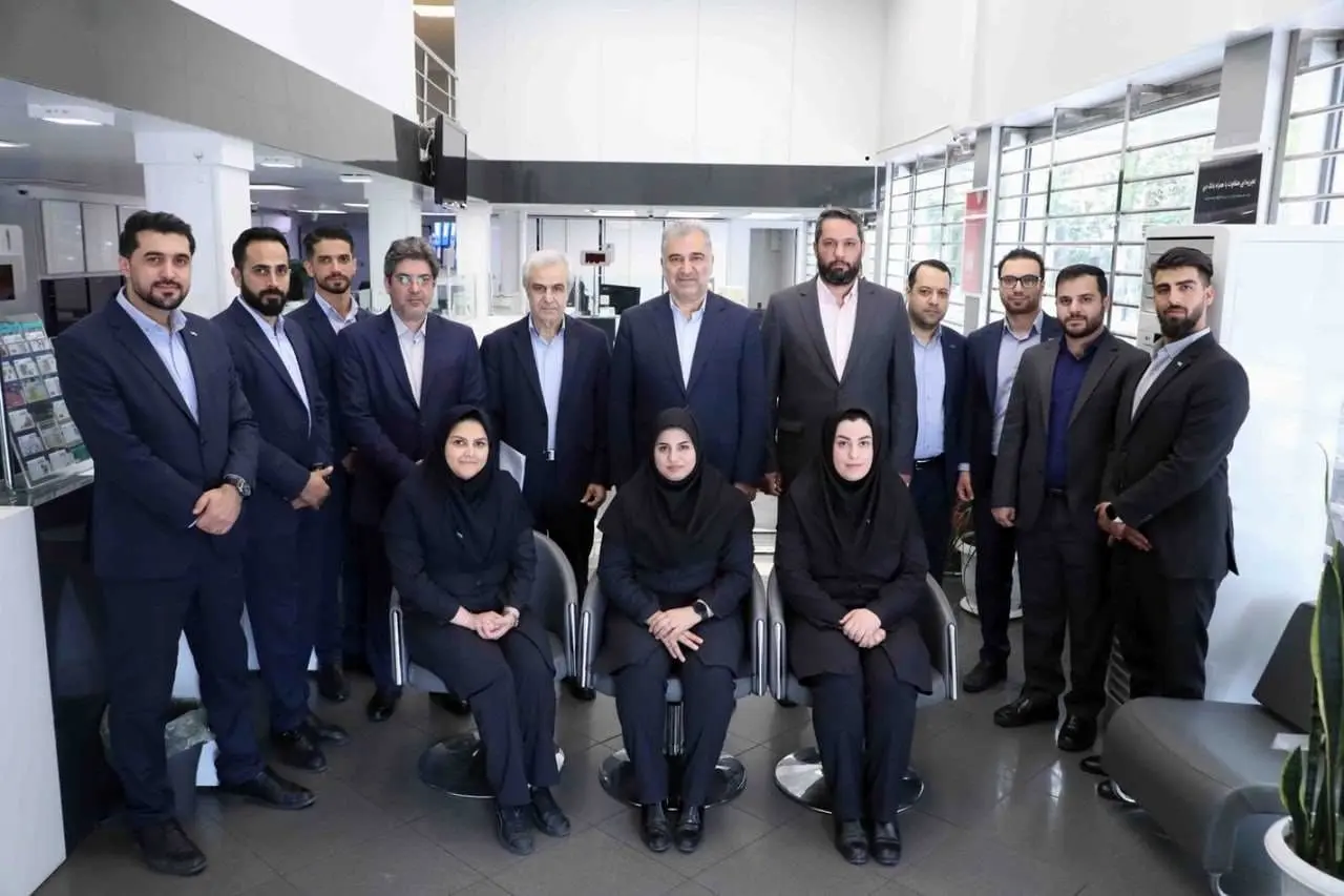 تأکید سرپرست بانک دی بر لزوم عدم دریافت مدارک غیرضروری از مشتریان در شعب

