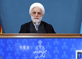 شکستن حرمت معلم از هیچ شخصی پذیرفته نیست