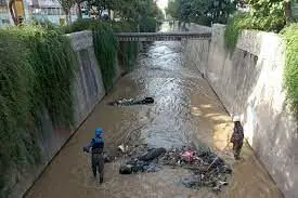شهروندان منطقه ۱۴ آبگرفتگی معابر را به ۱۳۷ گزارش دهید

