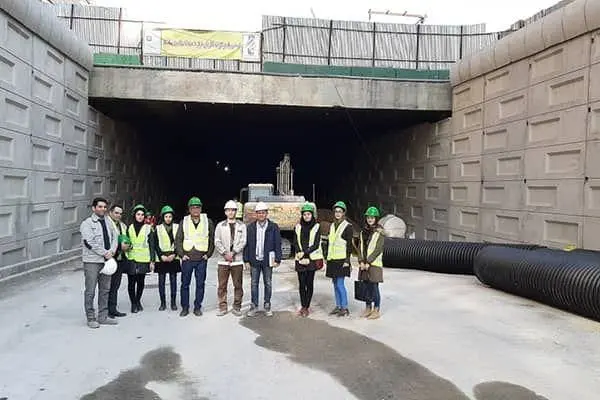 بازدید جمعی از دانشجویان پردیس دانشگاه تهران از تونل - زیرگذر خیابان استاد معین