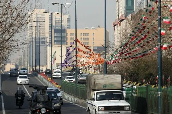 آذین بندی و فضاسازی معابر منطقه ۳ به مناسبت ایام الله دهه مبارک فجر