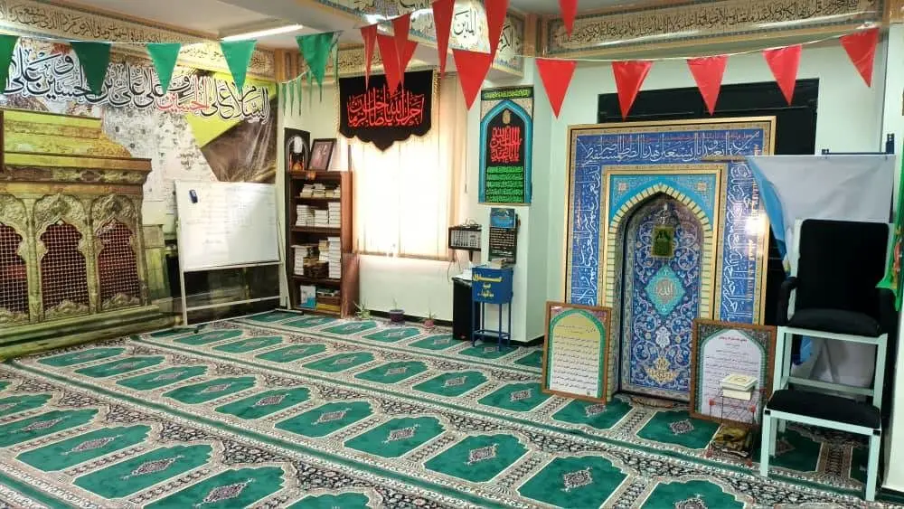 غبار روبی و تجهیز نمازخانه‌های مترو تهران
