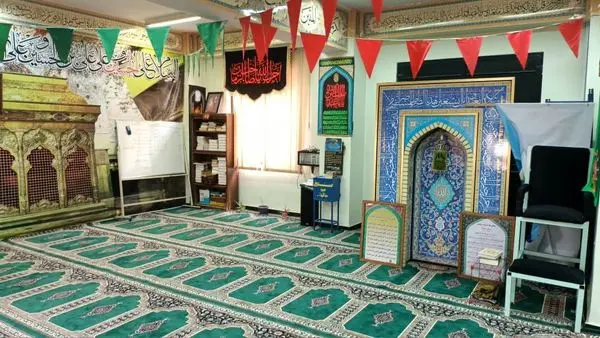 غبار روبی و تجهیز نمازخانه‌های مترو تهران