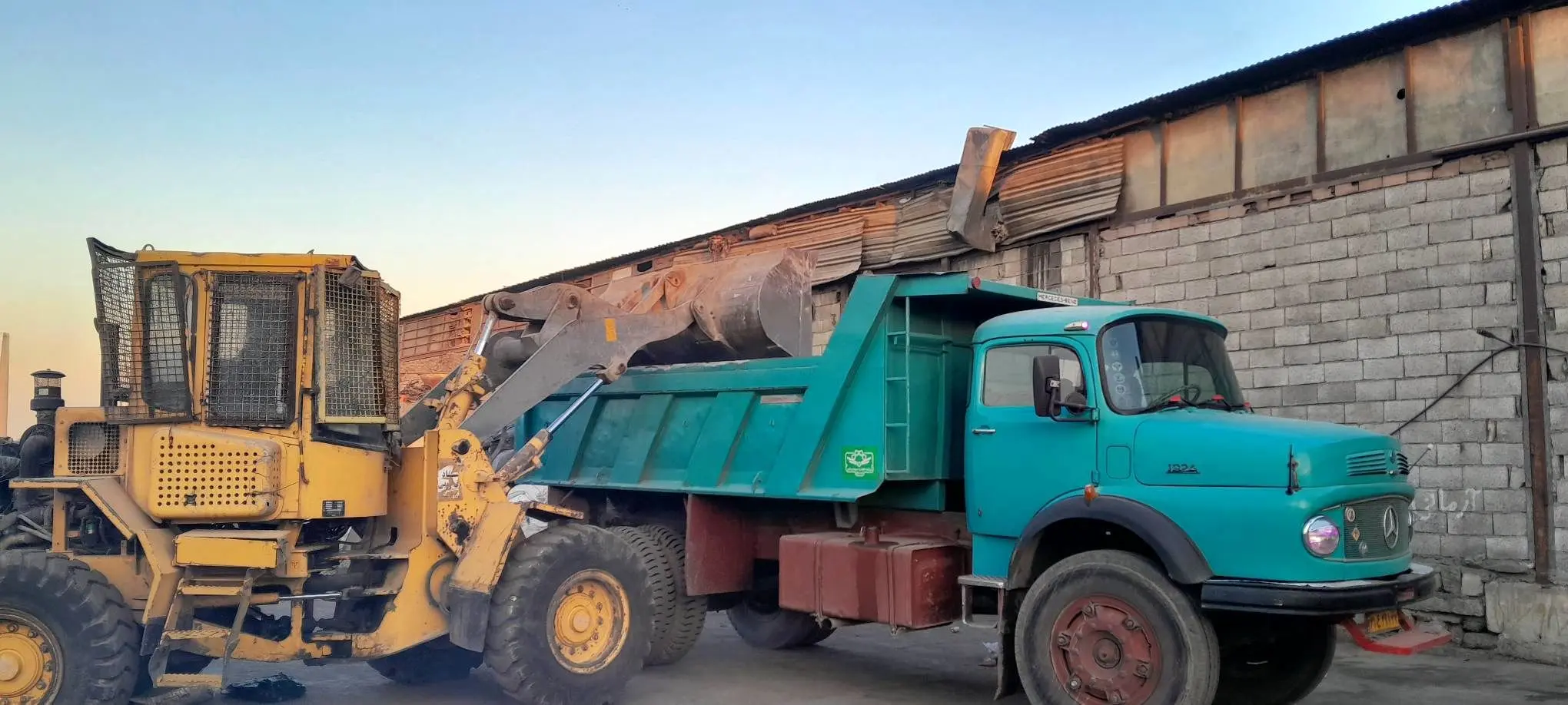 جمع‌آوری سه مرکز غیرمجاز دپوی پسماند خشک در ناحیه سه منطقه ۱۹