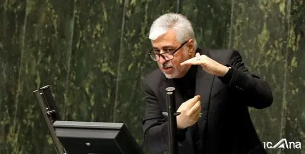 وزیر ورزش دو کارته شد