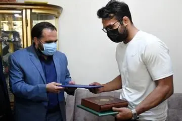 تقدیر عضو شورای شهر تهران از قهرمان پارالمپیک
